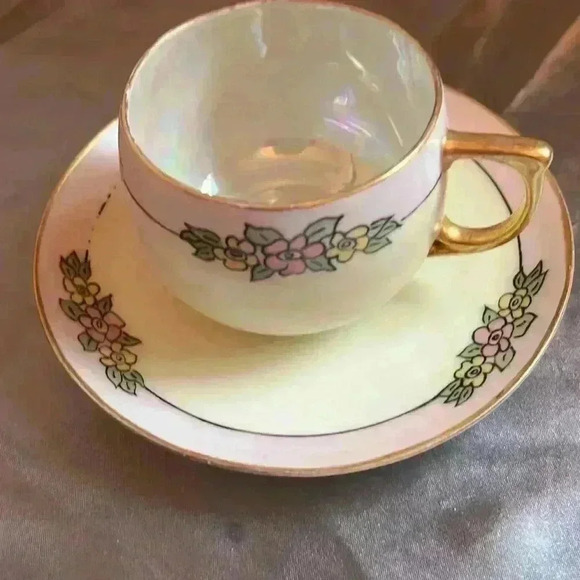 Art Deco Antique  Iridescent Tea Cup and Saucer
Czechoslovakia - Picture 9 of 9